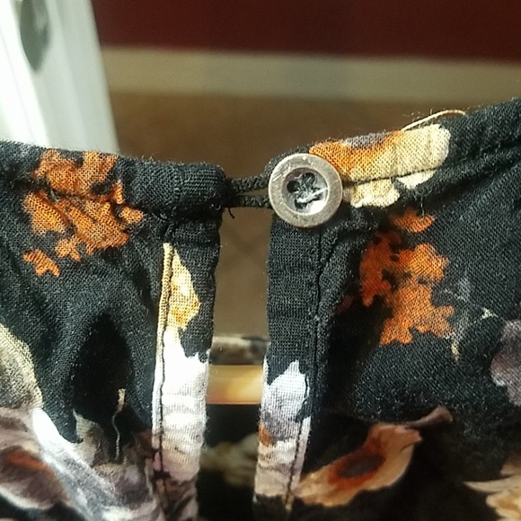 Sold LAST CHANCE! FOREVER21 FLORAL ROMPER - Picture 6 of 6